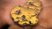 Ein natürliches Goldnugget. Ein natürliches Goldnugget.