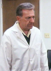 Dr. Asten (John S. Ragin, re.) und Quincy (Jack Klugman) Dr. Asten (John S. Ragin, re.) und Quincy (Jack Klugman)