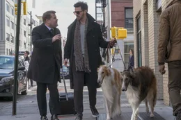 v.li: John Frazier (James Corden), Claude Becker (Richard Armitage).