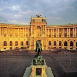 Hofburg , Heldenplatz .