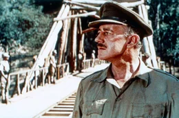 Unter gro&szlig;em Zeitdruck sollen die britischen Kriegsgefangenen um Colonel Nicholson (Alec Guinness) eine Br&uuml;cke &uuml;ber den Kwai errichten.
