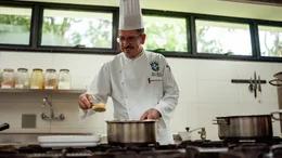 Jaime Maciel ist Chefkoch der brasilianischen Fu&szlig;ballnationalmannschaft. Er sorgt im Trainingszentrum f&uuml;r das leibliche Wohl und begleitet das Team zu allen Spielen im Ausland.