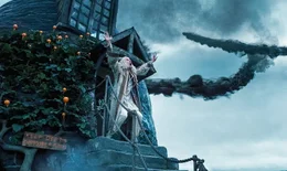 Rhys Ifans (Xenophilius Lovegood).