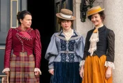 v.l.n.r.: Ma (Julie Graham), Liza Hardacre (Shannon Lavelle), Mary Hardacre (Claire Cooper) v.l.n.r.: Ma (Julie Graham), Liza Hardacre (Shannon Lavelle), Mary Hardacre (Claire Cooper)
