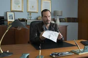 Eine unscheinbare aber rätselhafte Bemerkung im Abschiedsbrief von Hotelchef Bronner lässt Leo (Wanja Mues) aufhorchen. War es vielleicht doch kein Selbstmord? Eine unscheinbare aber rätselhafte Bemerkung im Abschiedsbrief von Hotelchef Bronner lässt Leo (Wanja Mues) aufhorchen. War es vielleicht doch kein Selbstmord?