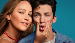 Maddie (Jennifer Lawrence), Percy (Andrew Barth Feldman).