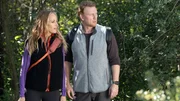 Suchen beim Wandern den richtigen Weg: Kim Raver als Dr. Teddy Altman, Kevin McKidd als Dr. Owen Hunt. Suchen beim Wandern den richtigen Weg: Kim Raver als Dr. Teddy Altman, Kevin McKidd als Dr. Owen Hunt.