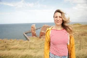 Der Weg des Wassers m&uuml;ndet im Meer. Auf Helgoland hat die Kraft des Wassers eine ganze Insel verschlungen. Gleichzeitig hat es einen einzigartigen Lebensraum f&uuml;r Tiere und Pflanzen geschaffen. Jasmina Neudecker entdeckt die Geschichte, die das Wasser dort geschrieben hat, und findet heraus, wie die Nordseeinsel beim Kampf gegen den Klimawandel helfen kann.