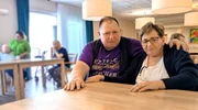 Hans Joachim Kondizella und Astrid Mathias (r.) sind aus Nordrhein-Westfalen in ein polnisches Seniorenheim in Kluczbork gezogen, weil die Pflege f&uuml;r sie dort besser bezahlbar ist.