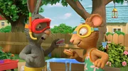 Pip und Posy spielen Meeresforscher und nutzen dafür Kekse als Muscheln. Pip und Posy spielen Meeresforscher und nutzen dafür Kekse als Muscheln.