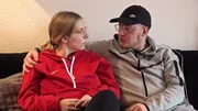 Die jungen Eltern Patricia und Jonas leben in einer Fernbeziehung Die jungen Eltern Patricia und Jonas leben in einer Fernbeziehung