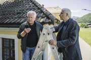 Ivo Batic (Miroslav Nemec, links) und Franz Leitmayr (Udo Wachtveitl) haben Handyempfang.