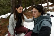 Corinna (Leni Adams) behauptet Karls (Carlo Krammling) leibliche Mutter zu sein. Corinna (Leni Adams) behauptet Karls (Carlo Krammling) leibliche Mutter zu sein.