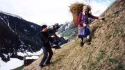 Universum: "Tirol - Leben im Bergland". Es sind Menschen, die über Generationen hinweg gelernt haben, sich gegen eine sich alles bestimmende Natur zu behaupten, sie zu bekämpfen, in ihr zu überleben – die Bergbauern in den Tiroler und Osttiroler Seitentälern, die von der Landschaft geprägt sind, in der sie leben und die sie umgibt. Der mehrfach international ausgezeichnete Dokumentar- und Spielfilmregisseur Curt Faudon portraitiert das raue und harte Leben dieser Menschen zwischen Arbeit, Festen und dem Kampf mit der Natur. Eine Dokumentation von Curt Faudon. Universum: "Tirol - Leben im Bergland". Es sind Menschen, die über Generationen hinweg gelernt haben, sich gegen eine sich alles bestimmende Natur zu behaupten, sie zu bekämpfen, in ihr zu überleben – die Bergbauern in den Tiroler und Osttiroler Seitentälern, die von der Landschaft geprägt sind, in der sie leben und die sie umgibt. Der mehrfach international ausgezeichnete Dokumentar- und Spielfilmregisseur Curt Faudon portraitiert das raue und harte Leben dieser Menschen zwischen Arbeit, Festen und dem Kampf mit der Natur. Eine Dokumentation von Curt Faudon.