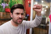 Pacos (Milos Vukovic) Frust richtet sich lautstark gegen Patrizia. Pacos (Milos Vukovic) Frust richtet sich lautstark gegen Patrizia.