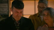Der emotionale Abschied wird für Ben (Jörg Rohde, l.) zur Qual. Rechts Daniela (Berrit Arnold) und Henning (Stefan Bockelmann) Der emotionale Abschied wird für Ben (Jörg Rohde, l.) zur Qual. Rechts Daniela (Berrit Arnold) und Henning (Stefan Bockelmann)