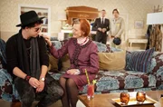 ARD ROTE ROSEN FOLGE 1956. Johanna (Brigitte Antonius, M.) findet den Rockstar „Tiger“ (Nico Wellenbrink, l.) offenbar sympathisch. Gunter (Hermann Toelcke, 2.v.r. mit Hakim Michael Meziani, r.) ist erleichtert. ARD ROTE ROSEN FOLGE 1956. Johanna (Brigitte Antonius, M.) findet den Rockstar „Tiger“ (Nico Wellenbrink, l.) offenbar sympathisch. Gunter (Hermann Toelcke, 2.v.r. mit Hakim Michael Meziani, r.) ist erleichtert.
