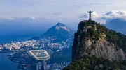 Oberhalb von Rio de Janeiro steht die Christusstatue auf dem Corcovado, inmitten des gr&ouml;&szlig;ten Stadtwaldes der Welt, der Floresta da Tijuca. Einem Nationalpark, umgeben von der Metropole.