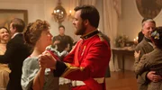 Liza Hardacre (Shannon Lavelle, l.), Captain Edward Blackwood (Niall McNamee, r.) Liza Hardacre (Shannon Lavelle, l.), Captain Edward Blackwood (Niall McNamee, r.)