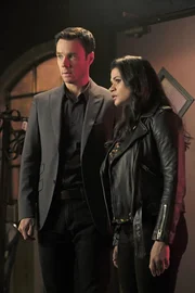 Harry Greenwood (Rupert Evans, l.); Mel Vera (Melonie Diaz, r.)