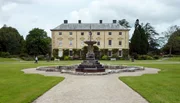Pencarrow House, ein Landsitz, auf dem schon Rosamunde-Pilcher-Romane verfilmt wurden. Pencarrow House, ein Landsitz, auf dem schon Rosamunde-Pilcher-Romane verfilmt wurden.