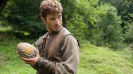 Gareth (Julian Morris) macht einen besonderen Fund...Gareth (Julian Morris) macht einen besonderen Fund...