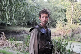 Gareth (Julian Morris)