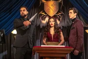 (v.l.n.r.) Godric (Nathan Witte); Maggie Vera (Sarah Jeffery); Parker (Nick Hargrove)