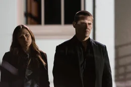 Kann die junge Marie Sebastian (Elizabeth Olsen, l.) Joe Doucett (Josh Brolin, r.) helfen, seinen Entf&uuml;hrer zu finden?; Kann die junge Marie Sebastian (Elizabeth Olsen, l.) Joe Doucett (Josh Brolin, r.) helfen, seinen Entf&uuml;hrer zu finden?