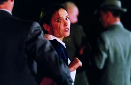 Camille (Virginie Ledoyen) ist bis zu ihrer Flucht nach Bordeaux Studentin am Coll&egrave;ge de France.