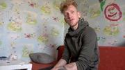 Der frisch getrennte Dave zieht bei Manja und Martin ein - mit ungeahnten Folgen... Der frisch getrennte Dave zieht bei Manja und Martin ein - mit ungeahnten Folgen...