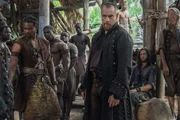 Nachrichten aus der Au&szlig;enwelt ver&auml;ndern alles f&uuml;r ihn: Flint (Toby Stephens) ...