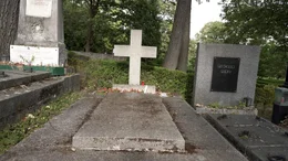 Grabst&auml;tte von Elisabeth Petznek auf dem H&uuml;tteldorfer Friedhof in Wien.