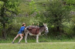 Antoinette (Laure Calamy) mit Patrick in den Cevennen.