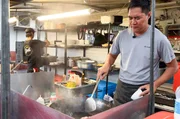 Wilfrid Lai Ah Che, ein Koch chinesischer Herkunft, stellt sein Rezept f&uuml;r Chao Men vor.