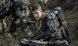 Major Bill Cage (Tom Cruise).
