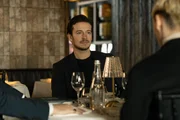 Eine unerwartete Nachricht bringt Vincent Karanz (Stefan Gorski) aus dem Gleichgewicht. Eine unerwartete Nachricht bringt Vincent Karanz (Stefan Gorski) aus dem Gleichgewicht.