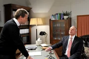 Werner (Dirk Galuba, r.) fühlt Dr. Drescher (Tobias Maehler, l.) auf den Zahn und erkundigt sich nach Charlottes Therapiefortschritten. Werner (Dirk Galuba, r.) fühlt Dr. Drescher (Tobias Maehler, l.) auf den Zahn und erkundigt sich nach Charlottes Therapiefortschritten.