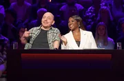 Rateteam-Kapitän Bernhard Hoëcker (l.) mit der Tänzerin Motsi Mabuse (r.). Rateteam-Kapitän Bernhard Hoëcker (l.) mit der Tänzerin Motsi Mabuse (r.).