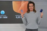 Mikroplastik steckt nicht nur in unserer Nahrung, sondern offenbar auch in der Luft, die wir atmen &ndash; &uuml;ber Ozeane, verdunstende Tr&ouml;pfchen und Wolken gelangen die winzigen Partikel in die Atmosph&auml;re und k&ouml;nnen sogar Zellw&auml;nde sowie die Blut-Hirn-Schranke &uuml;berwinden. Wie stark uns diese unsichtbare Gefahr bereits betrifft und was das f&uuml;r unser Klima bedeutet, erkl&auml;rt Anja Reschke bei &bdquo;Wissen vor acht &ndash; Zukunft&ldquo;.
