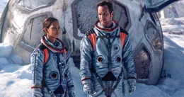 Nach einer gef&auml;hrlichen Mission zum Mond ist den Astronauten Jocinda (Halle Berry) und Brian (Patrick Wilson) die R&uuml;ckkehr zur Erde gelungen.
