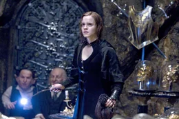Warwick Davis (Griphook), Emma Watson (Hermine Granger).