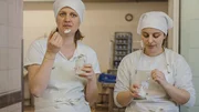 Eva Nuart (l.) verkostet Joghurt