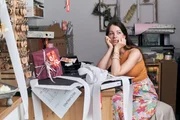 Schirin (31) hat knapp 100.000 Euro Schulden und kämpft mit ihrem Laden ums Überleben im Einzelhandel. Schirin (31) hat knapp 100.000 Euro Schulden und kämpft mit ihrem Laden ums Überleben im Einzelhandel.