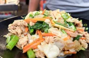 Polynesisch klingt der Name dieses Gerichts beim besten Willen nicht &ndash; aus gutem Grund: Chinesische Migranten brachten Chao Men einst nach Polynesien.