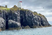 Die „Isle of May“, etwa acht Kilometer vor der Küste von Anstruther, gehört heute ganz den Seevögeln. Die „Isle of May“, etwa acht Kilometer vor der Küste von Anstruther, gehört heute ganz den Seevögeln.