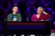 Rateteam-Kapit&auml;n Bernhard Ho&euml;cker (l.) und die Schauspielerin Heike Makatsch (r.) bilden ein Rateteam.