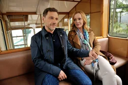 Gregor (Richy M&uuml;ller) und Anne (Katja Flint) unternehmen einen kleinen Ausflug und fahren mit der Standseilbahn von Dresden.
