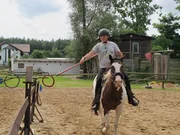 Markus beim Rittertraining mit der Lanze auf seinem Pferd Sally Markus beim Rittertraining mit der Lanze auf seinem Pferd Sally