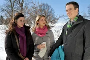 Xaver (Jan van Weyde, r.) hat ein Gespr&auml;ch zwischen Kira (Mareike Lindenmeyer, l.) und Marlene (Lucy Scherer, M.) belauscht und sch&ouml;pft nun wieder Hoffnung auf eine Beziehung mit Kira.